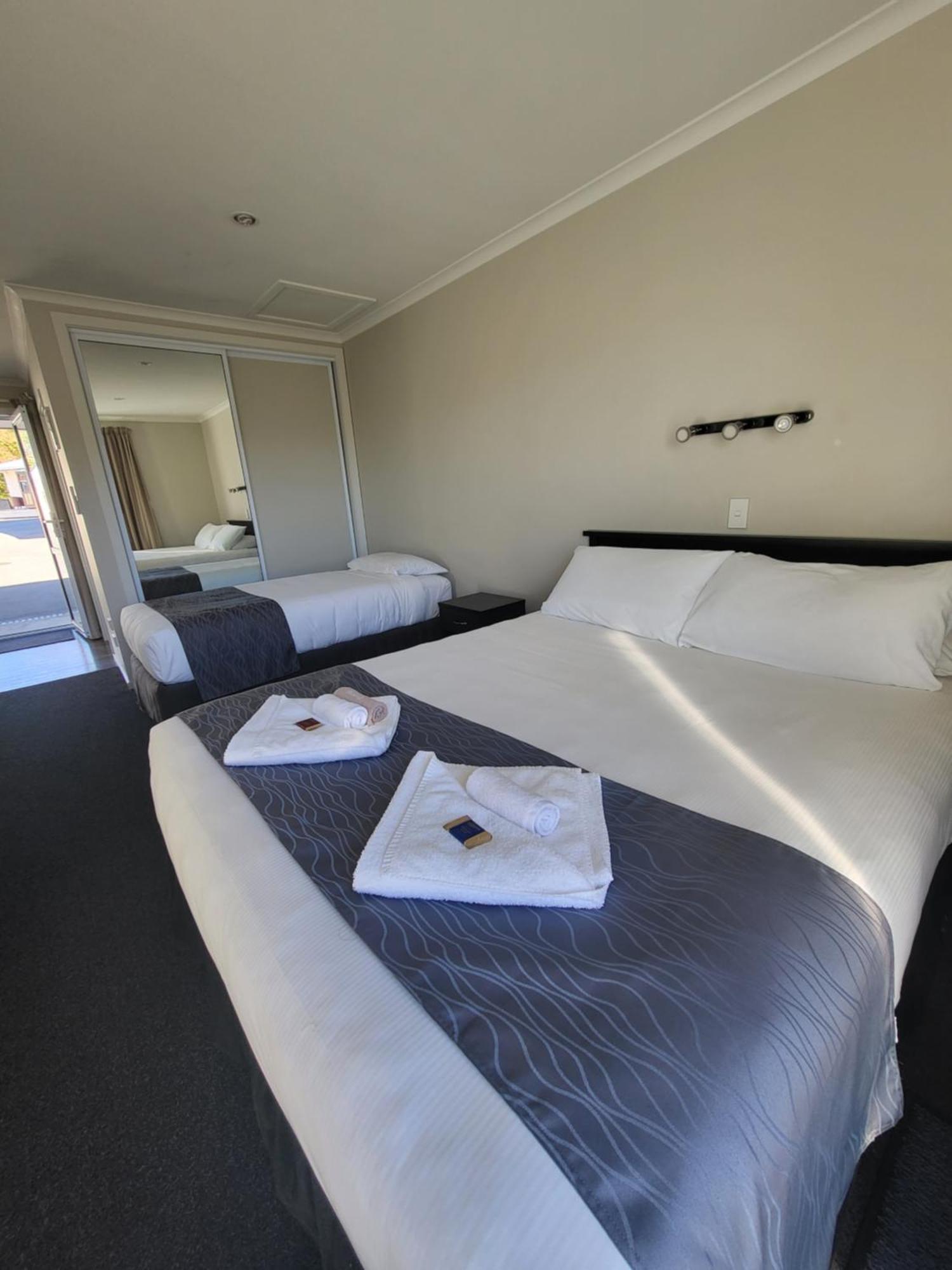Ferrylink Motel พิคตัน ภายนอก รูปภาพ